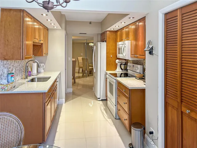 $2,800 | 7300 Radice Court, Unit 707, Lauderhill, FL 33319