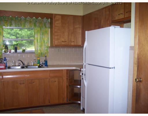 225 Quick Road Elkview, WV 25071 - Photo 5 of 8 Kitchen.