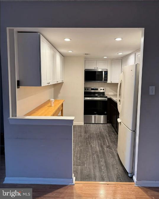 306 Summit House, Unit 306 West Chester, PA 19382 - Photo 6 of 17 a kitchen with stainless steel appliances a refrigerator and a stove top oven