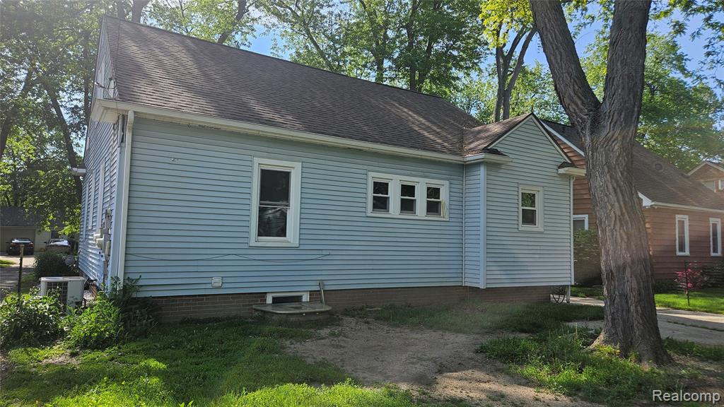 211 Starr Avenue Pontiac, MI 48341 - Photo 5 of 33