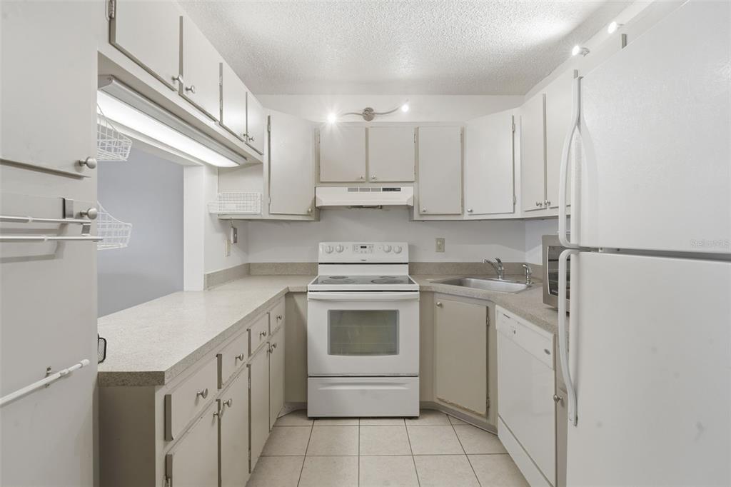 1712 Pine Ridge Road Sanford, FL 32773 - Photo 9 of 35