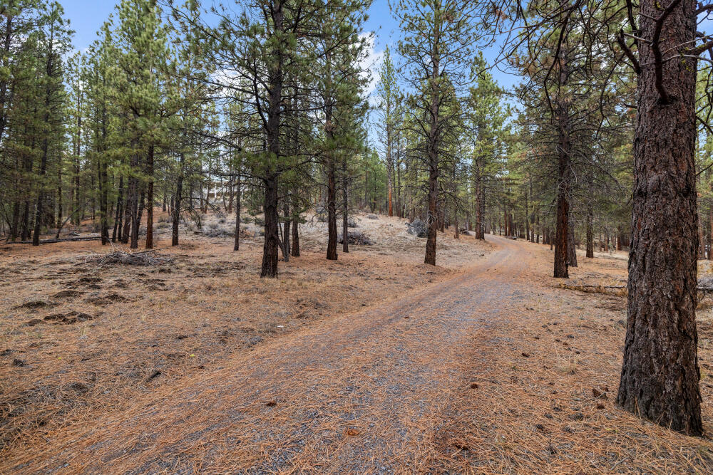 13423 Sprague River Road, Unit 1 Chiloquin, OR 97624 - Photo 40 of 46 Good gravel road to the house