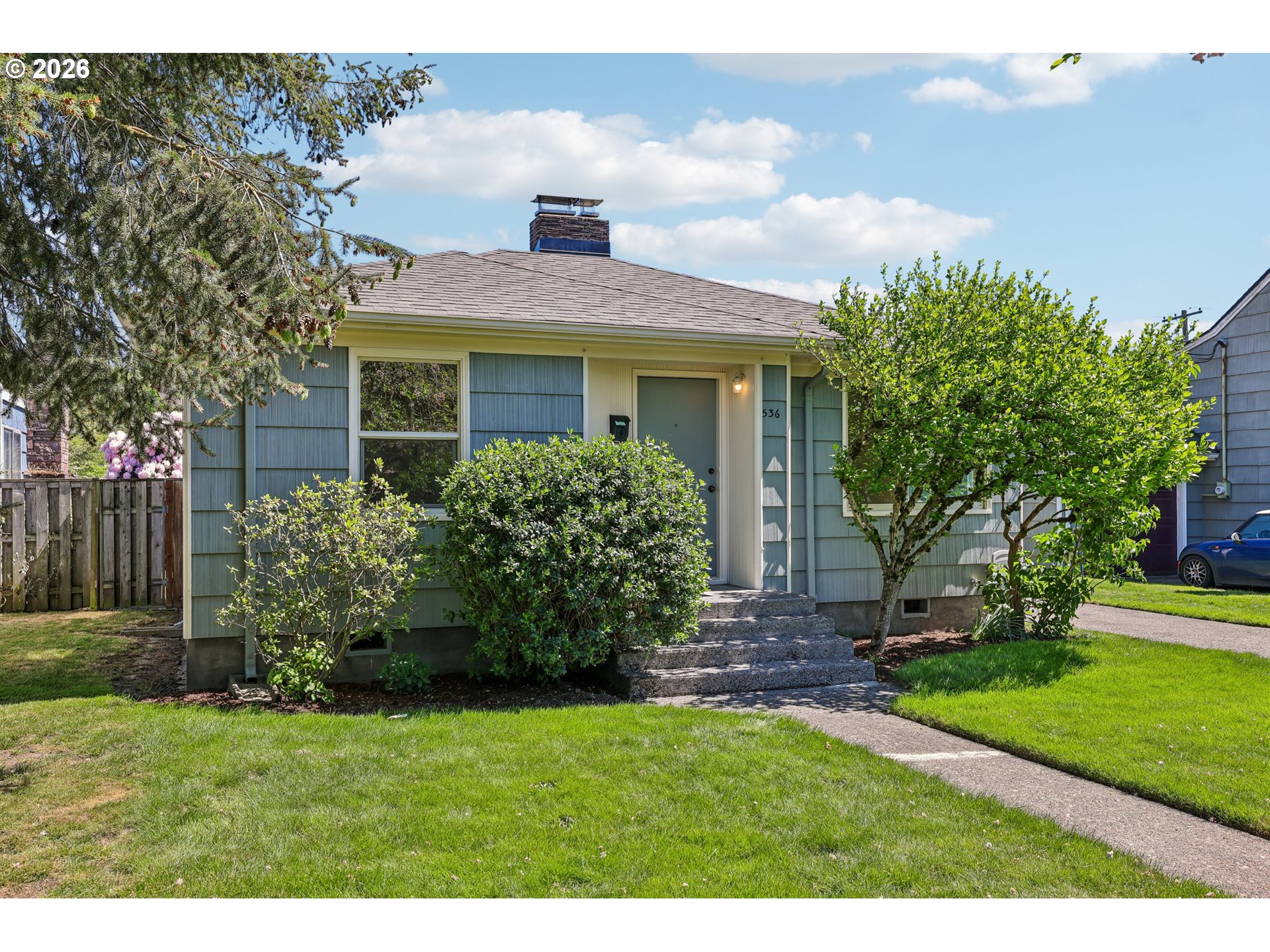 536 28th Avenue Longview, WA 98632 - Photo 2 of 27 a front view of house with yard and green space