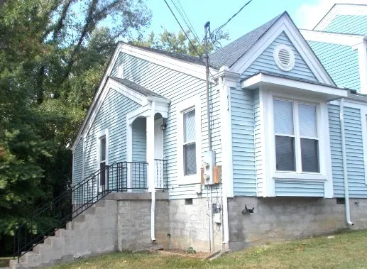 a view of front of house with a yard