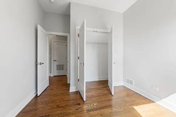 $2,850 | 1472 West Summerdale Avenue, Unit 2RE, Chicago, IL 60640
