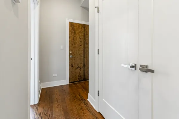 $2,850 | 1472 West Summerdale Avenue, Unit 2RE, Chicago, IL 60640