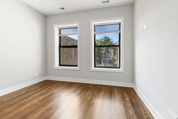 $2,850 | 1472 West Summerdale Avenue, Unit 2RE, Chicago, IL 60640