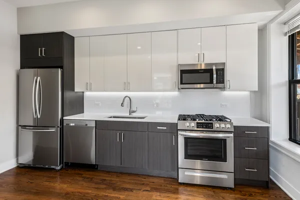 $2,850 | 1472 West Summerdale Avenue, Unit 2RE, Chicago, IL 60640