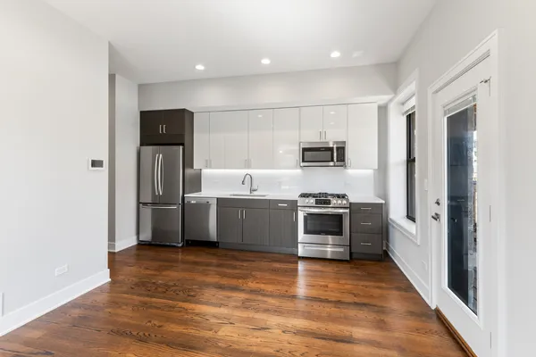 $2,850 | 1472 West Summerdale Avenue, Unit 2RE, Chicago, IL 60640
