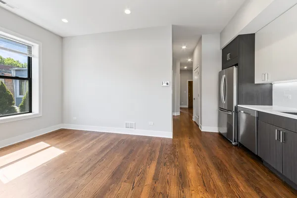 $2,850 | 1472 West Summerdale Avenue, Unit 2RE, Chicago, IL 60640