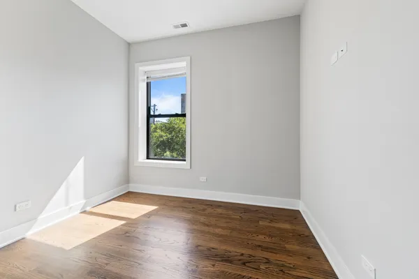 $2,850 | 1472 West Summerdale Avenue, Unit 2RE, Chicago, IL 60640