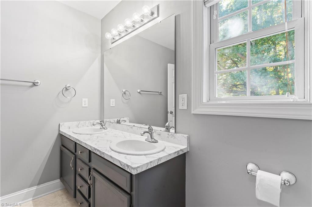 8450 Red Road Rockwell, NC 28138 - Photo 27 of 49 main bath