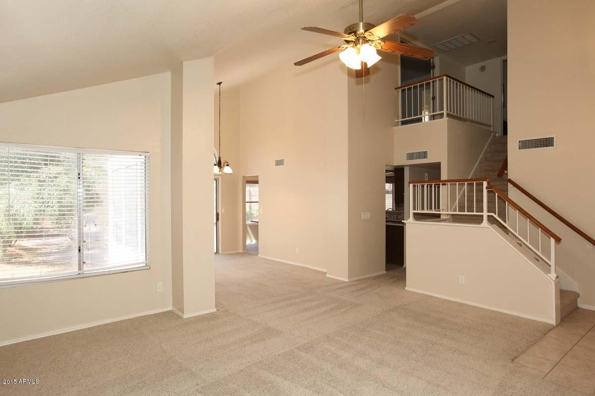 4210 East Frye Road Phoenix, AZ 85048 - Photo 4 of 30 Living-Dining Room