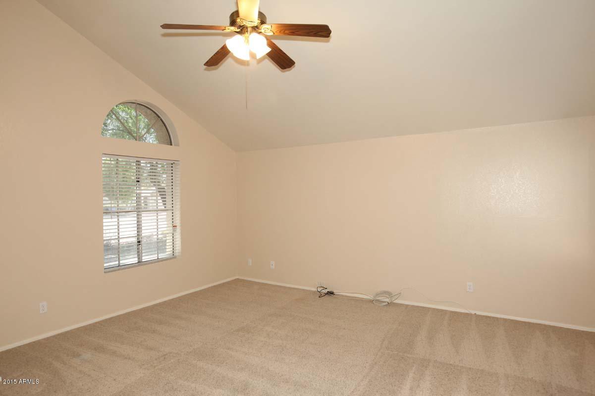 4210 East Frye Road Phoenix, AZ 85048 - Photo 8 of 30 Living Room