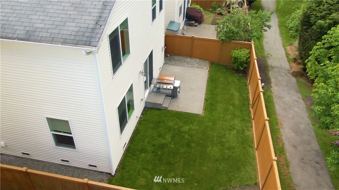 3719 154th Place Southeast Bothell, WA 98012 - Photo 36 of 37 a backyard of a house with lots of green space