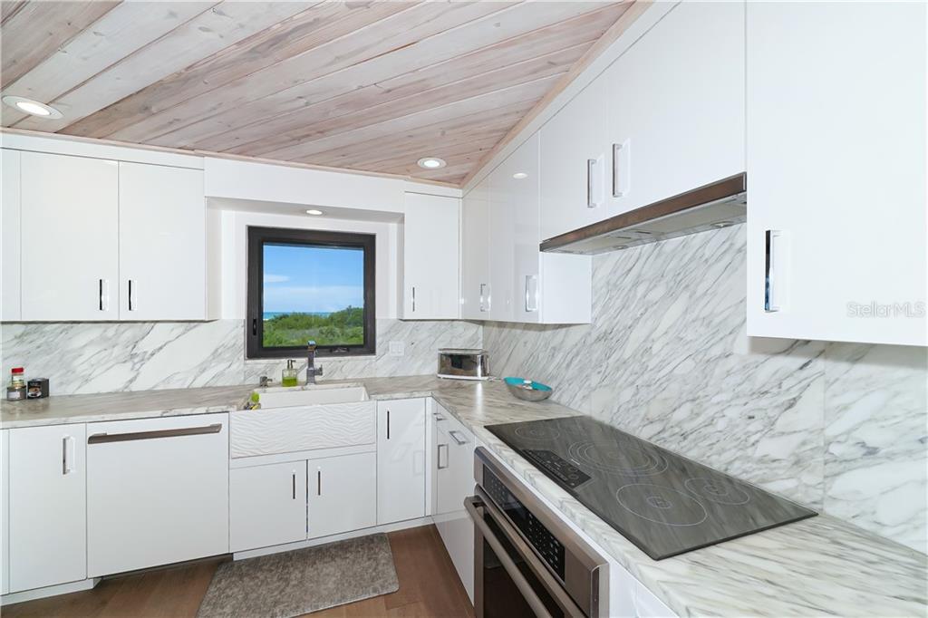508 Beach Road Sarasota, FL 34242 - Photo 13 of 44 Gallery Image 13