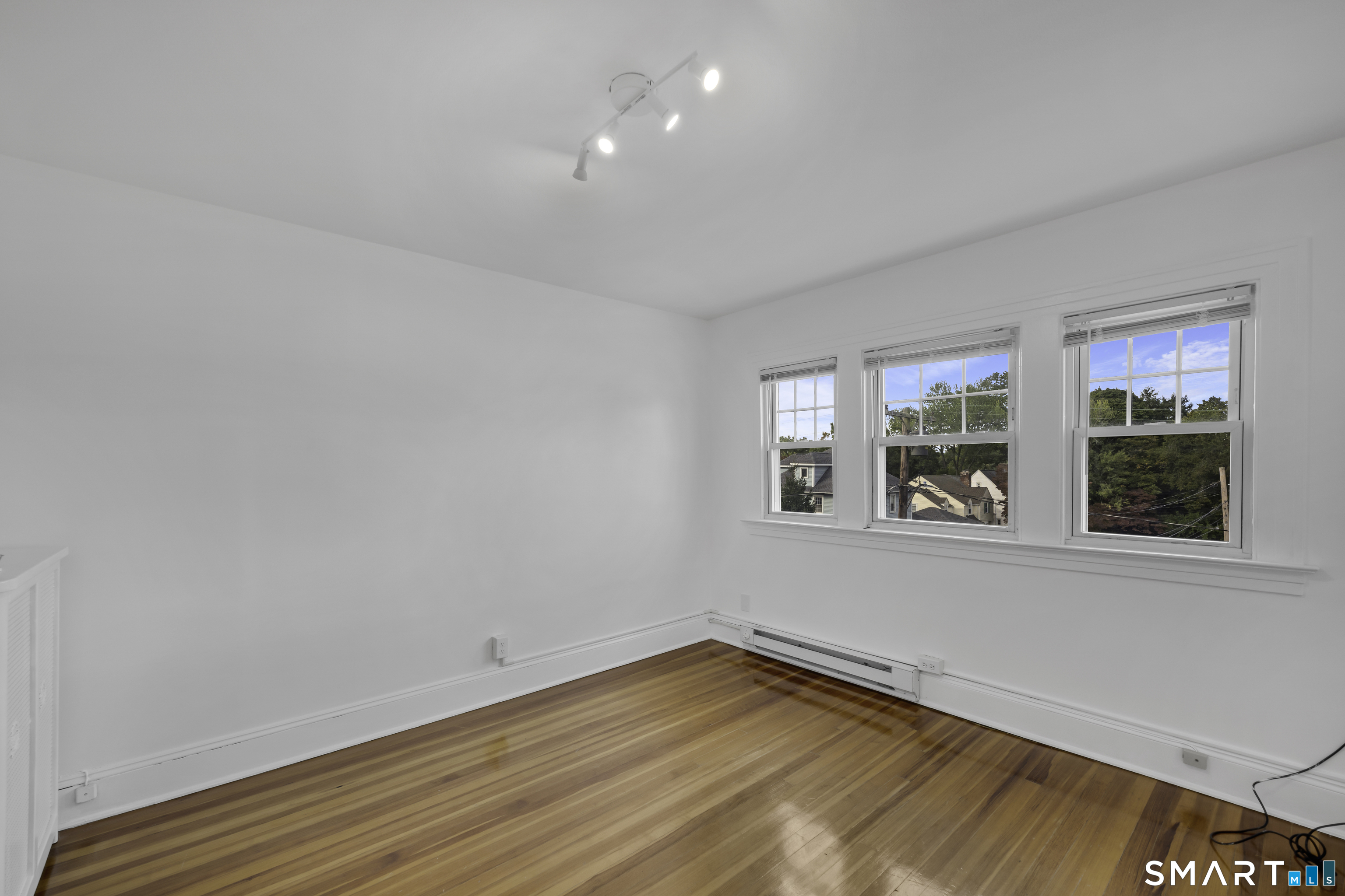 78 Lancaster Road, Unit 3 West Hartford, CT 06119 - Photo 5 of 14 1st Bedroom