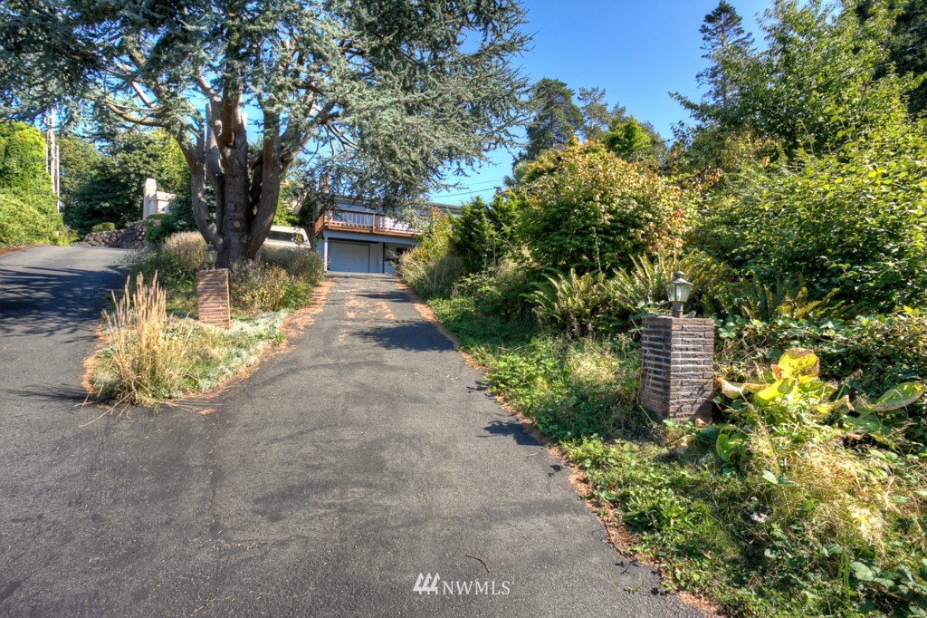 18158 Riviera Place Southwest Normandy Park, WA 98166 - Photo 3 of 12 Gallery Image 3