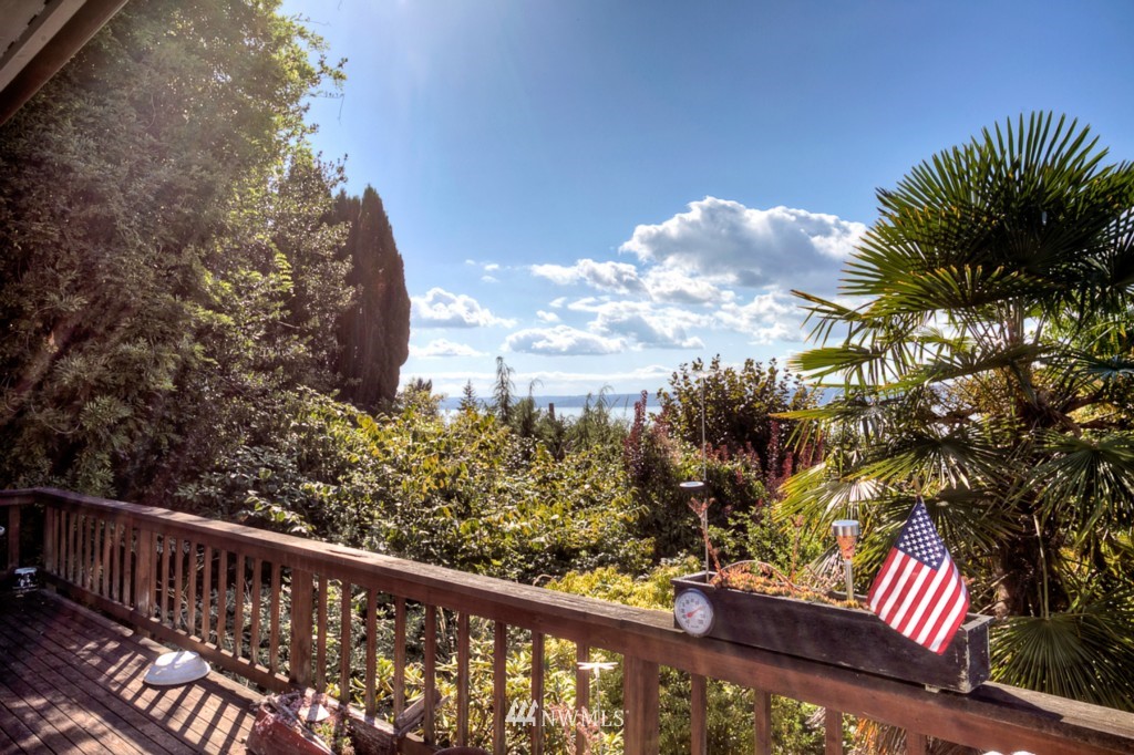 18158 Riviera Place Southwest Normandy Park, WA 98166 - Photo 4 of 12 Gallery Image 4