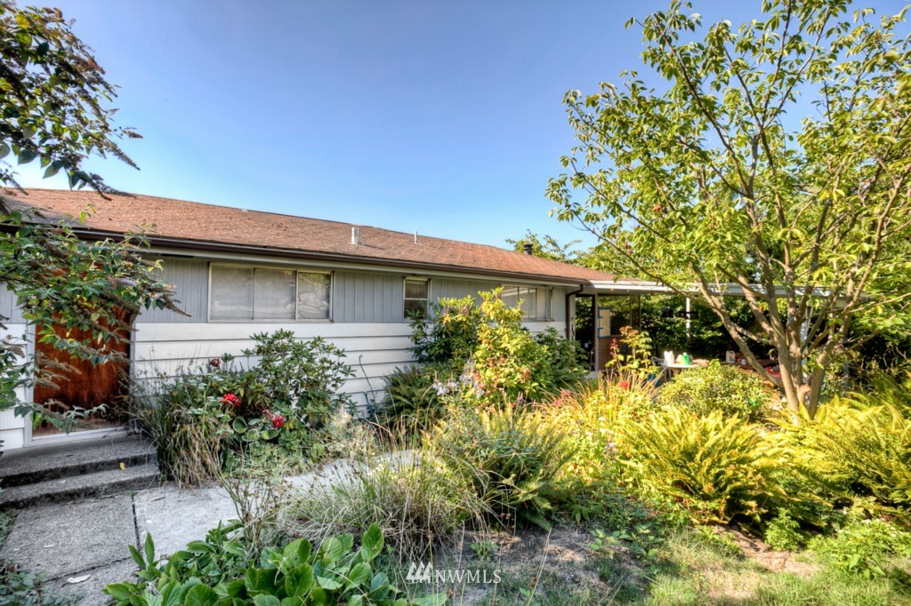 18158 Riviera Place Southwest Normandy Park, WA 98166 - Photo 5 of 12 Gallery Image 5