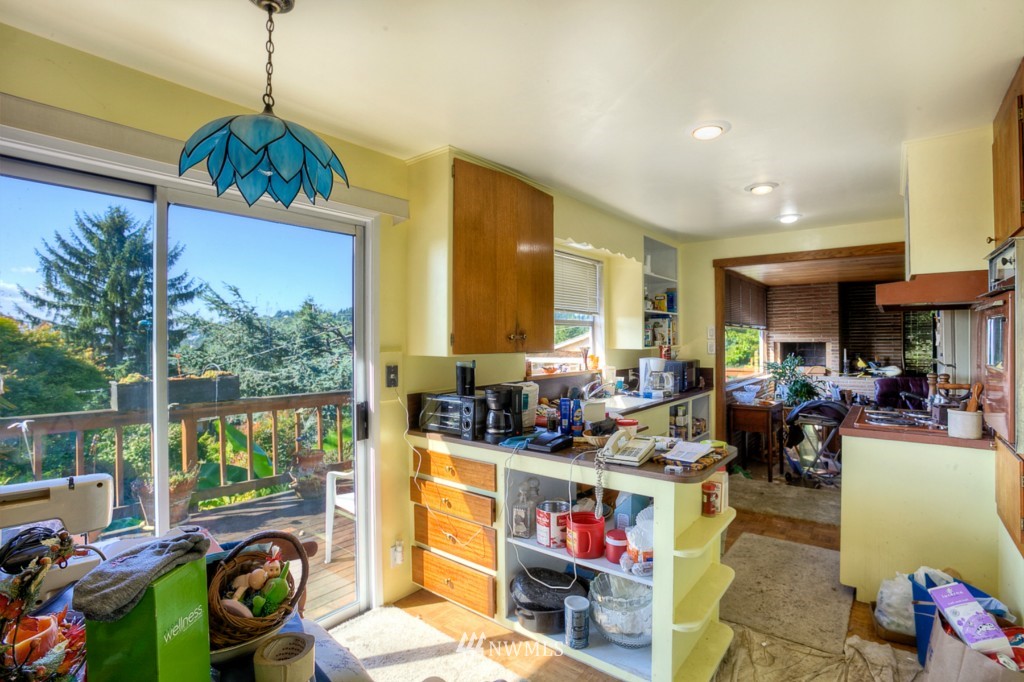 18158 Riviera Place Southwest Normandy Park, WA 98166 - Photo 7 of 12 Gallery Image 7