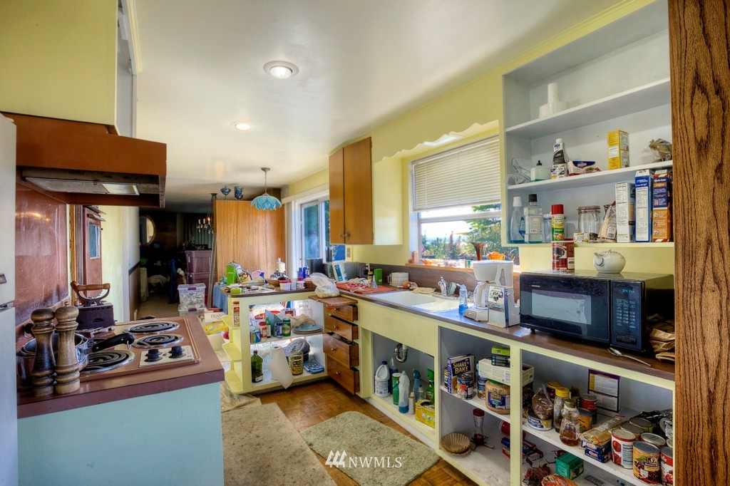 18158 Riviera Place Southwest Normandy Park, WA 98166 - Photo 8 of 12 Gallery Image 8