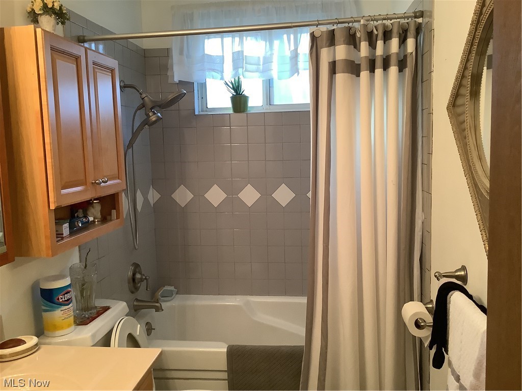 2320 South Meridian Road Austintown, OH 44511 - Photo 11 of 24 Bathroom with shower / bath combo with shower curtain and sink