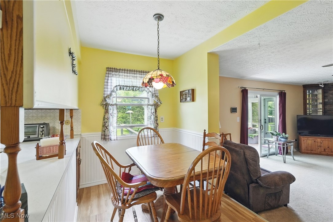 7265 Kingsview Road Northfield, OH 44067 - Photo 15 of 48 Eat in kitchen area