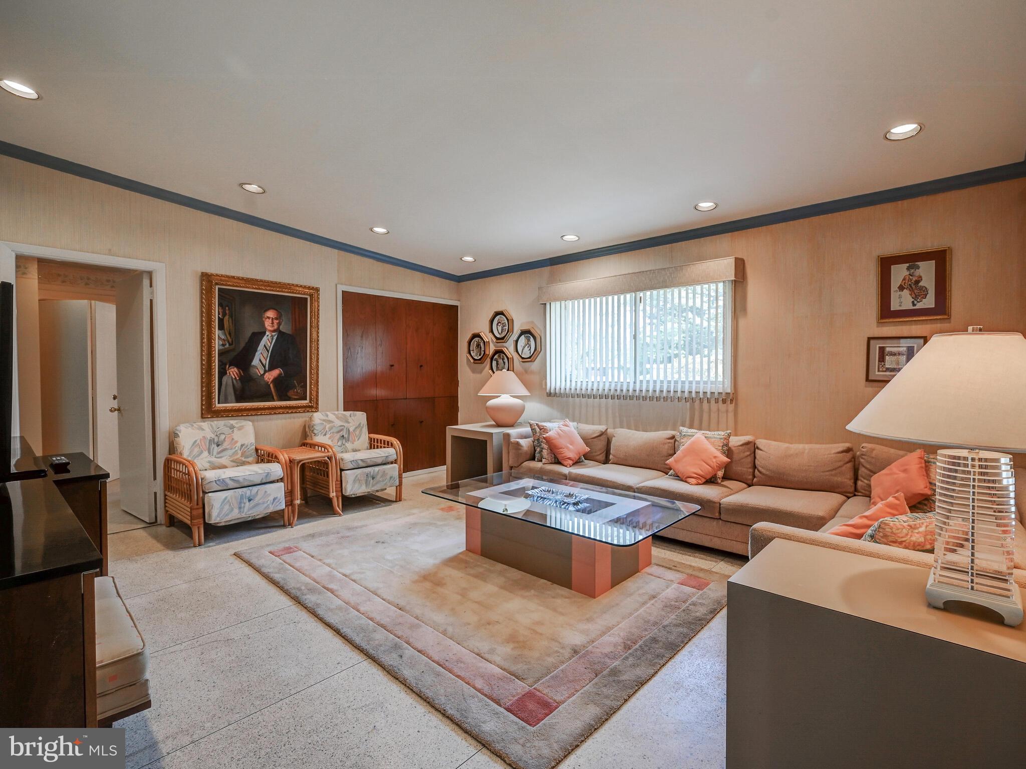 3420 Garrison Farms Road Baltimore, MD 21208 - Photo 19 of 45 Family Room w/built-in wet bar