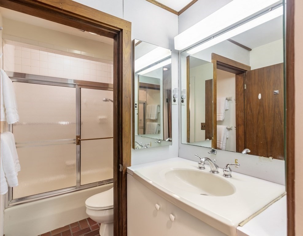 14 Stratham Road Lexington, MA 02421 - Photo 20 of 30 Gallery Image 20