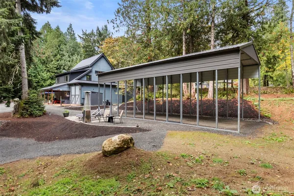 a view of a house with backyard and porch