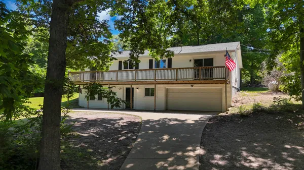 $415,000 | 187 Valley View Drive Southeast, Heath, OH 43056