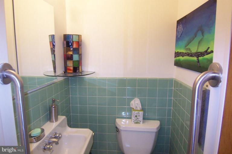 18817 Crofton Road Hagerstown, MD 21742 - Photo 17 of 30 Bath