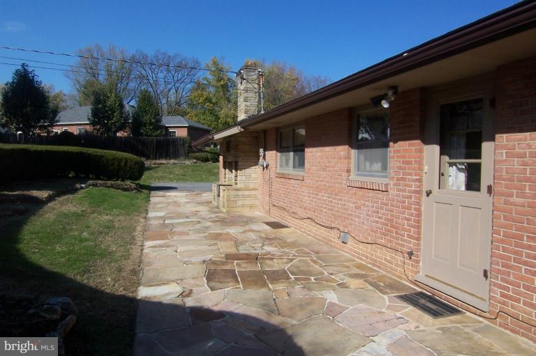 18817 Crofton Road Hagerstown, MD 21742 - Photo 20 of 30 Exterior (Rear)