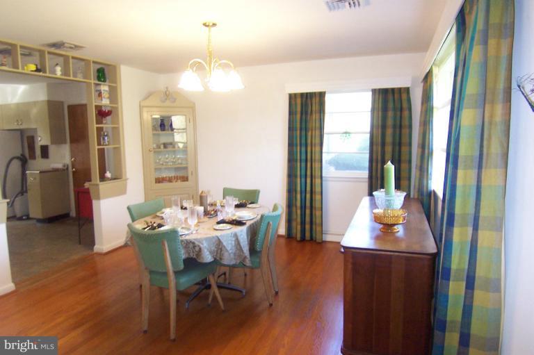 18817 Crofton Road Hagerstown, MD 21742 - Photo 6 of 30 Dining Room