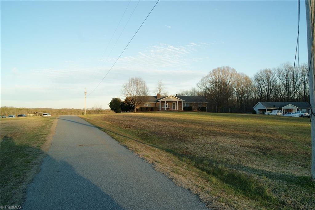 514 Watford Road Thomasville, NC 27360 - Photo 3 of 27 Gallery Image 3
