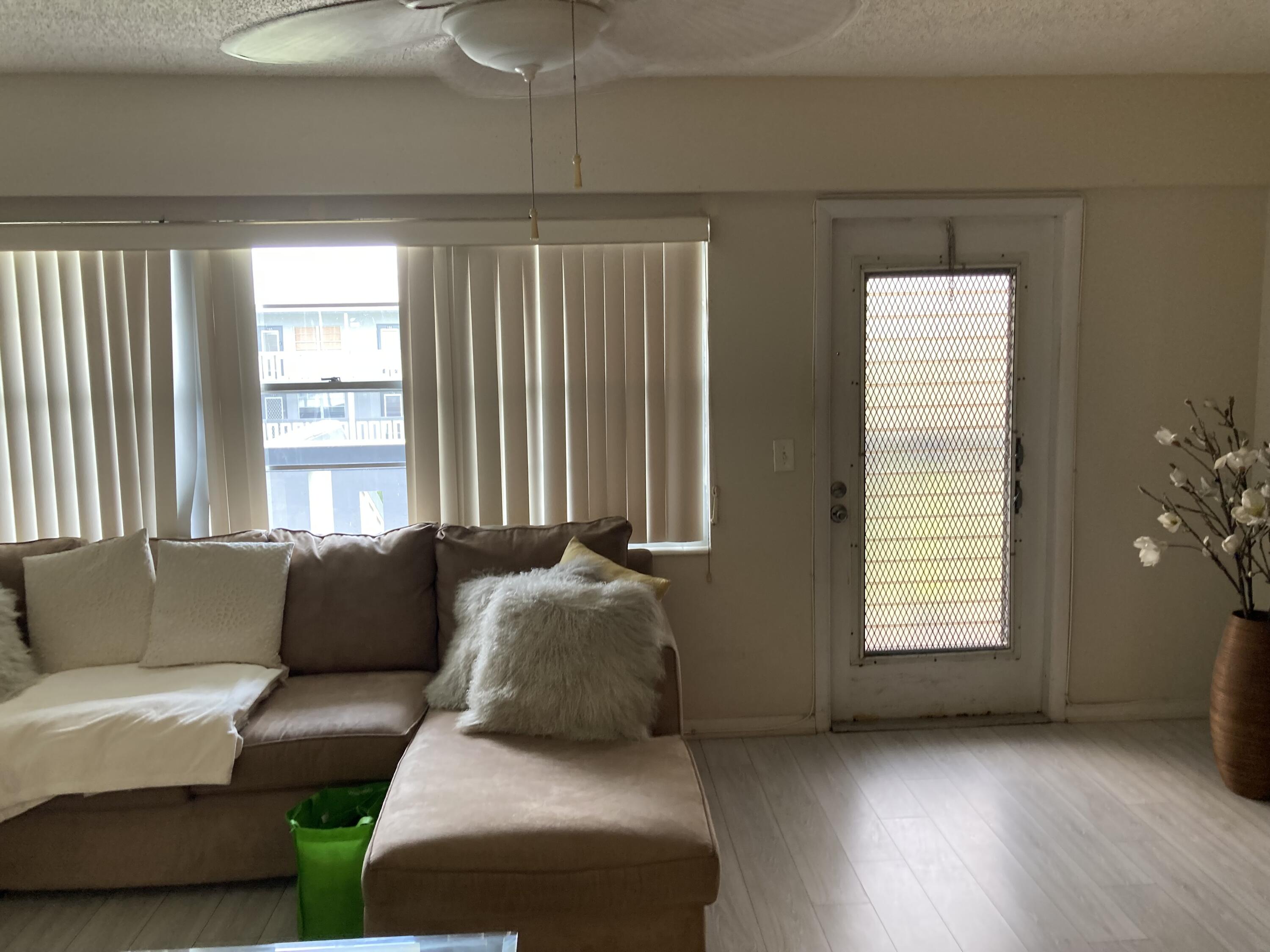 156 Suffolk F, Unit 156 Boca Raton, FL 33434 - Photo 4 of 29 IMG_2764