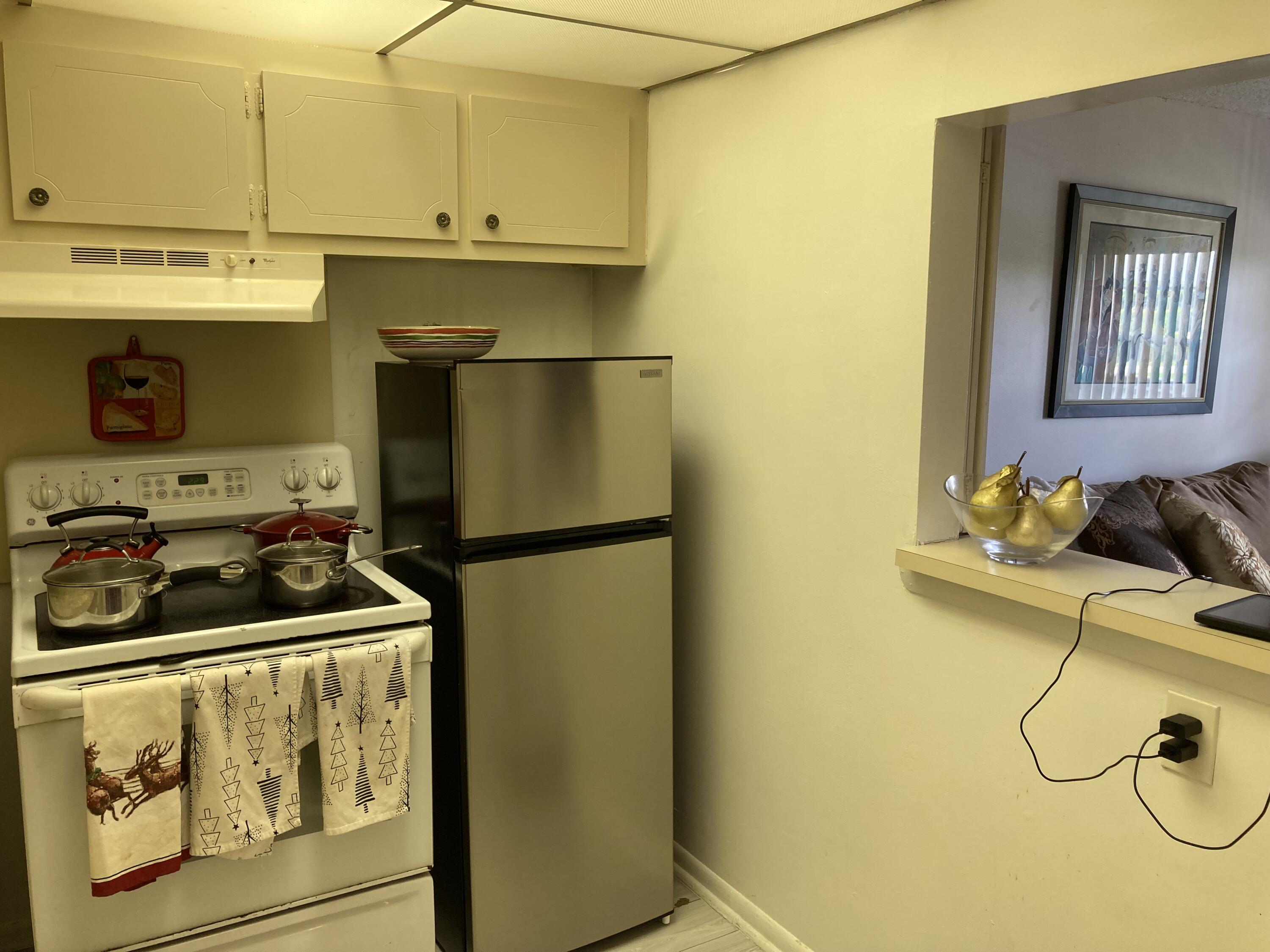 156 Suffolk F, Unit 156 Boca Raton, FL 33434 - Photo 6 of 29 IMG_2766