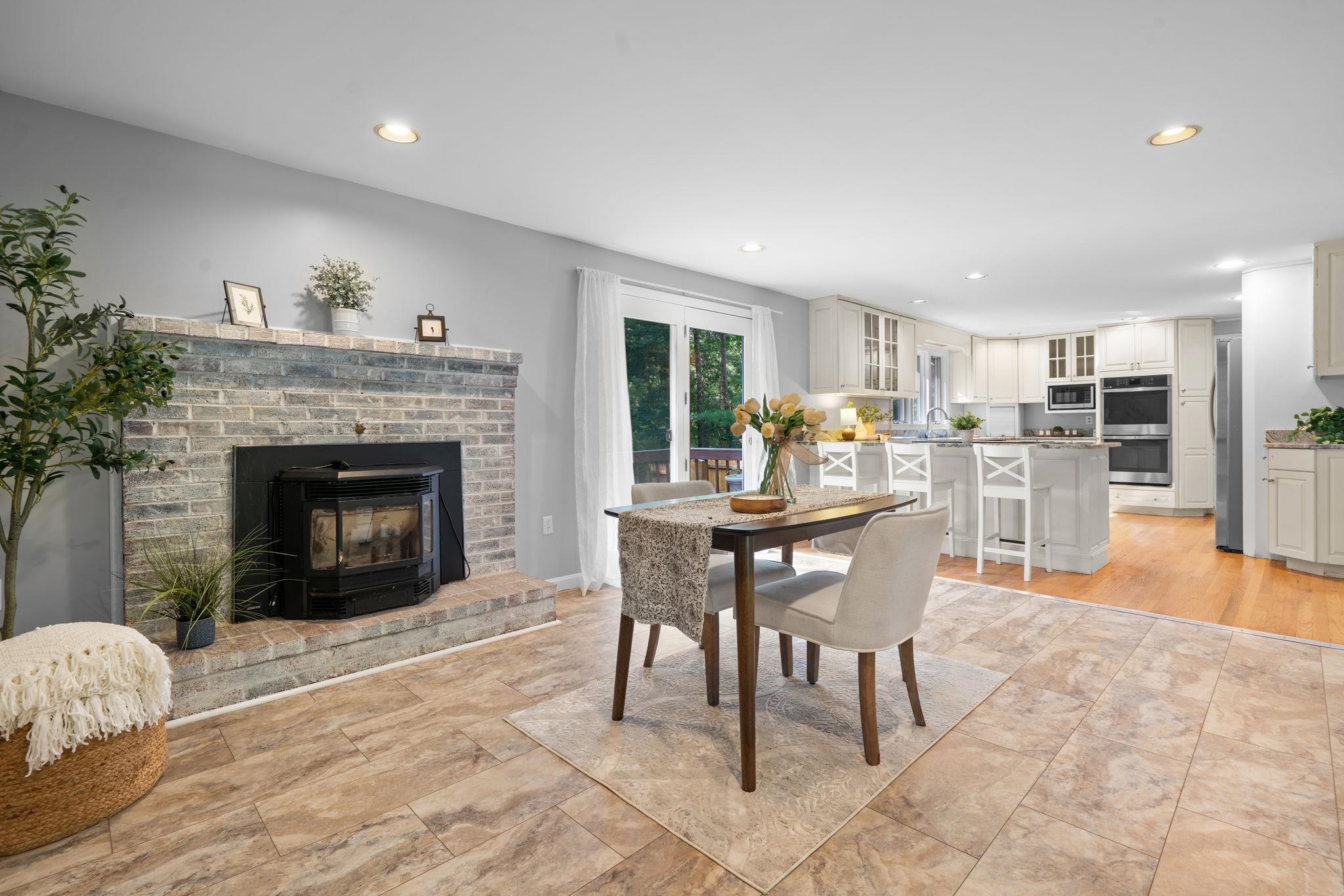 23 Mid. Dunstable Road Nashua, NH 03062 - Photo 6 of 48