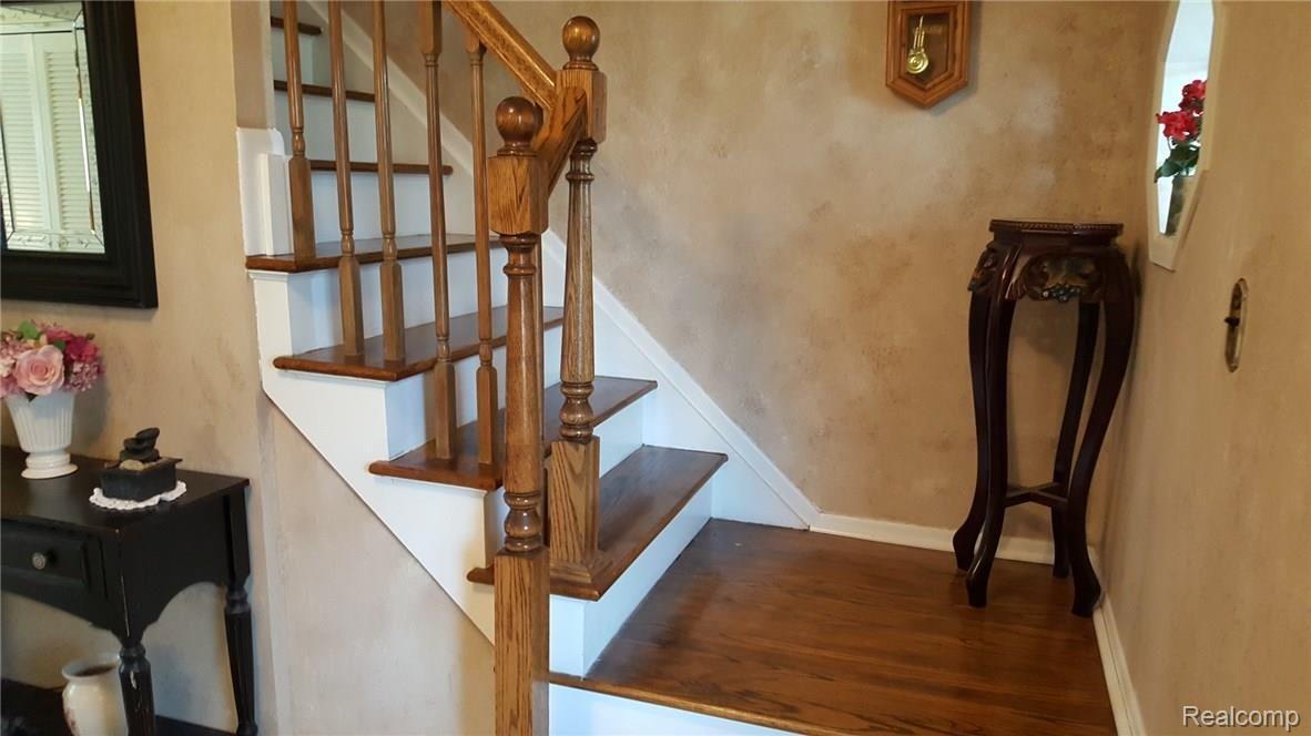 8463 Hampton Road Grosse Ile, MI 48138 - Photo 8 of 37 To upstairs from foyer