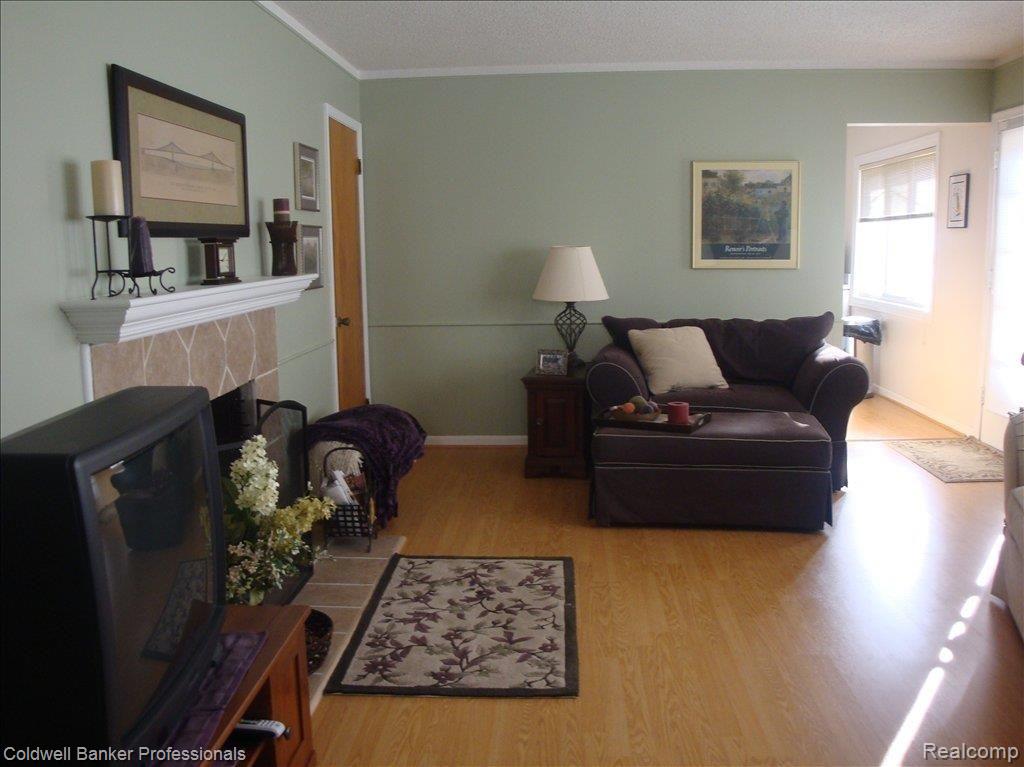 32245 Hearthstone Road Farmington, MI 48334 - Photo 5 of 7 Family Room