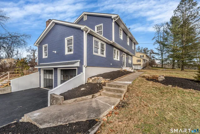 $799,900 | 2 Rolf Drive, Danbury, CT 06810