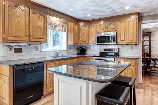 4 Maple Tree Lane Franklin, MA 02038 - Photo 8 of 30 Gallery Image 8