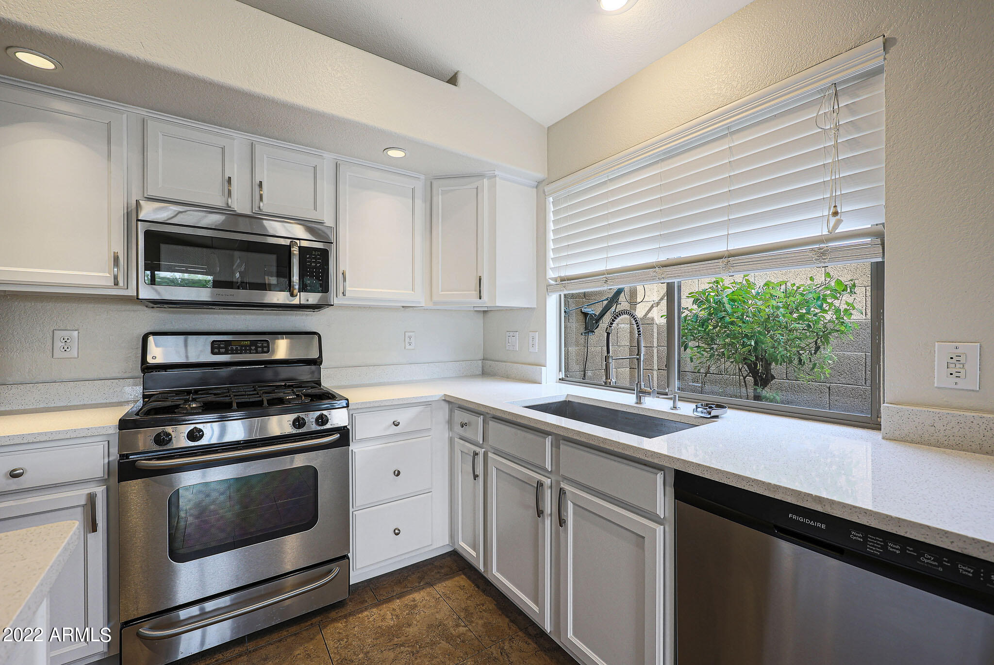4709 East Jaeger Road Phoenix, AZ 85050 - Photo 4 of 9 Kitchen 3