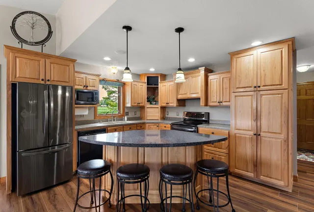 $1,125,000 | 2312 Becker Trail, Faribault, MN 55021