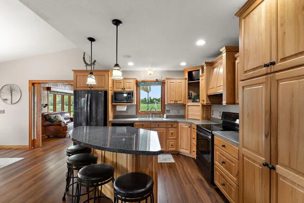 $1,125,000 | 2312 Becker Trail, Faribault, MN 55021