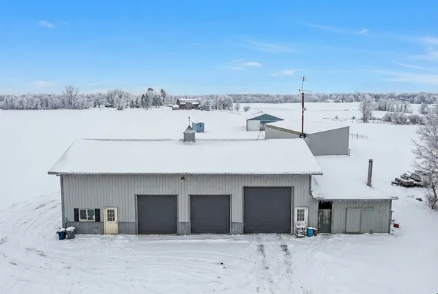 $1,125,000 | 2312 Becker Trail, Faribault, MN 55021