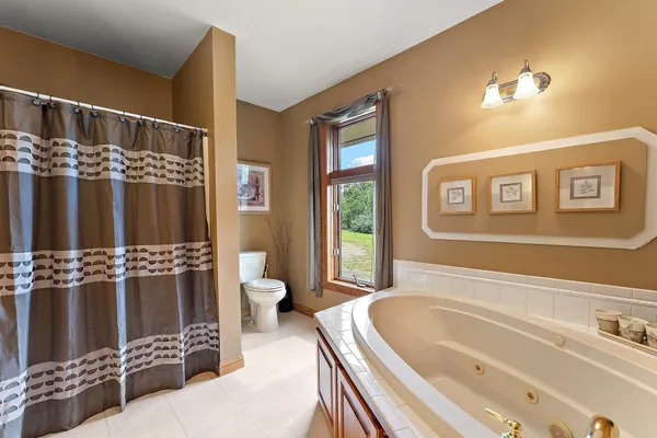 $1,125,000 | 2312 Becker Trail, Faribault, MN 55021