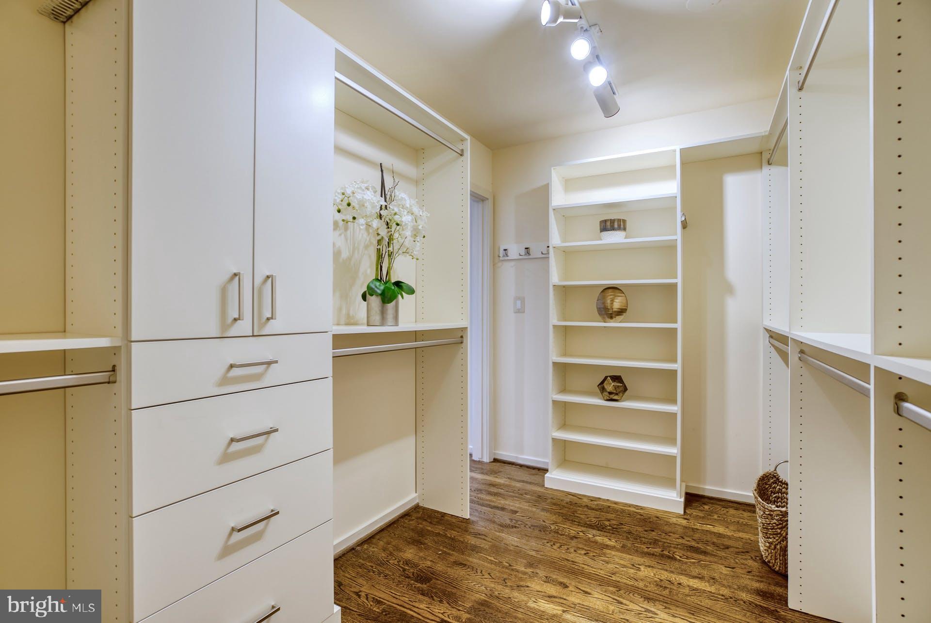 11406 Fieldstone Lane Reston, VA 20191 - Photo 35 of 58 Primary Suite - walk-in closet