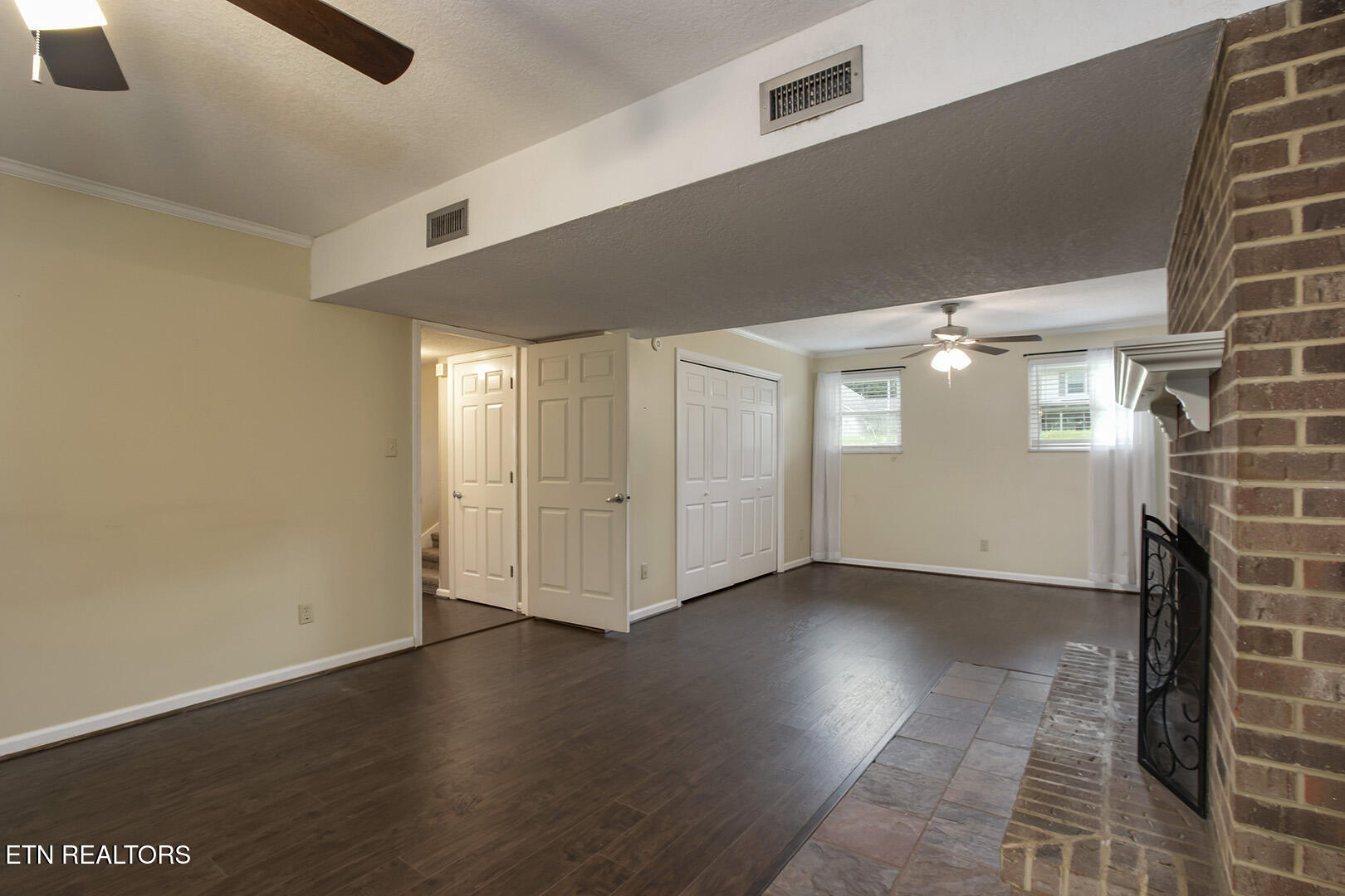 145 Van Stowe Road Harriman, TN 37748 - Photo 13 of 60 13_VanStoweRoad_145_Living05